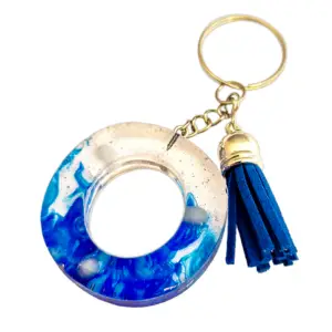 Letter sleutelhanger O van transparante resin in blauwtinten, serie Water
